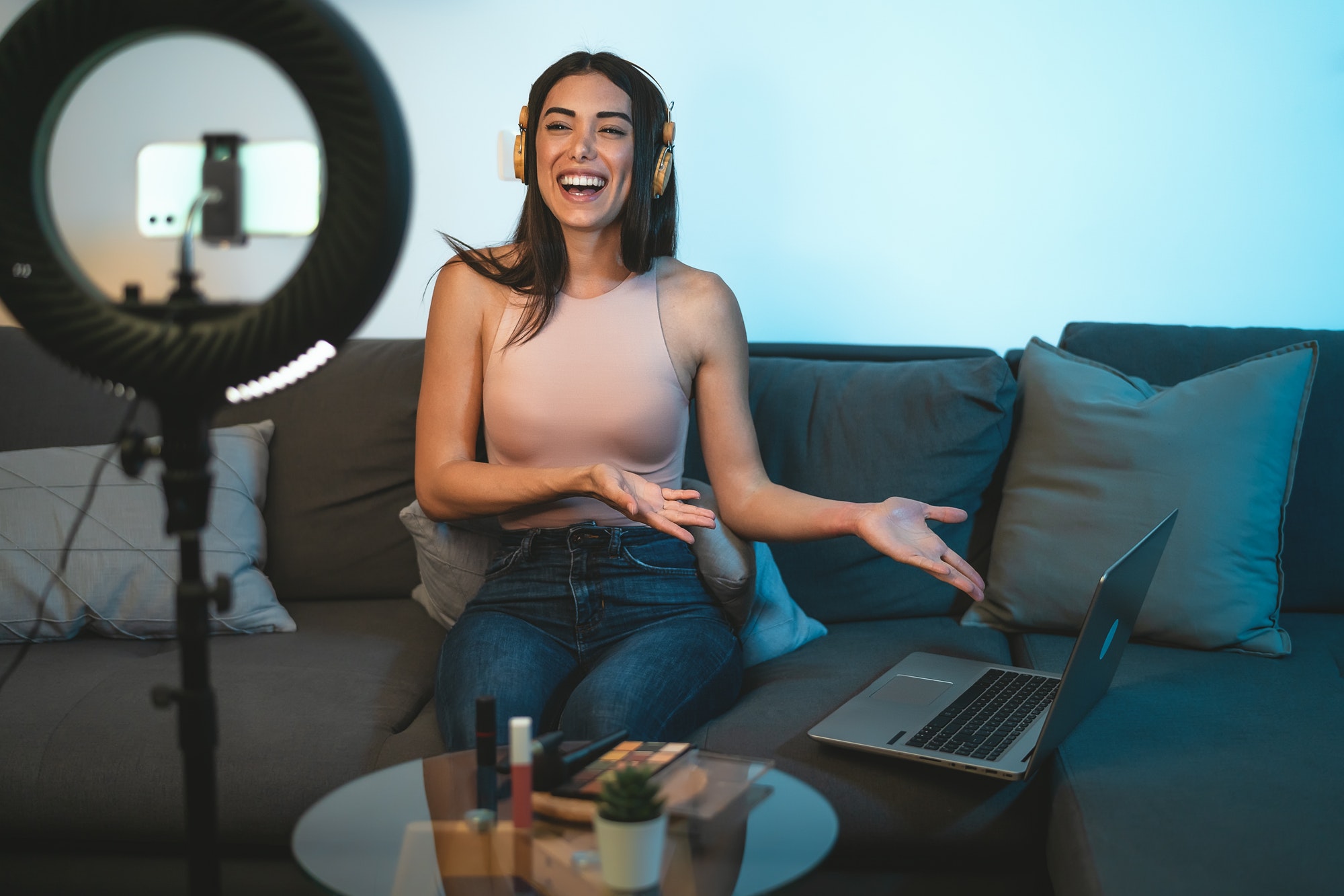 Content-Produktion mit Smartphone und Ringlicht